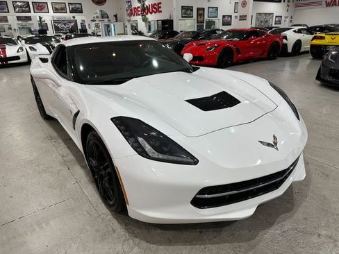 Used 2017 Chevrolet Corvette Stingray Coupe w/ 1LT image 4