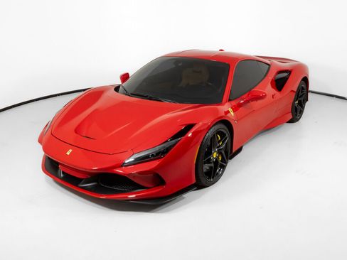 Used 2021 Ferrari F8 Tributo image 2