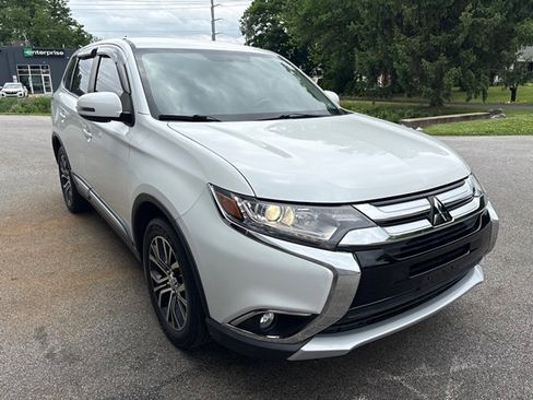Used 2016 Mitsubishi Outlander SE AWD/4WD image 4