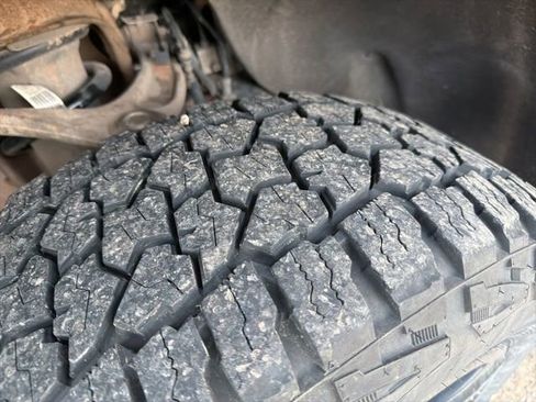 Used 2023 Chevrolet Silverado 1500 Custom Trail Boss w/ LPO, Dark Essentials Package image 4