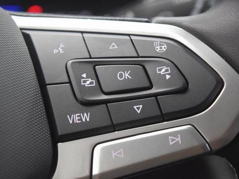 New 2025 Volkswagen Taos SE image 15