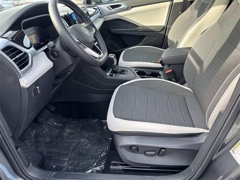 New 2025 Volkswagen Taos SE image 11