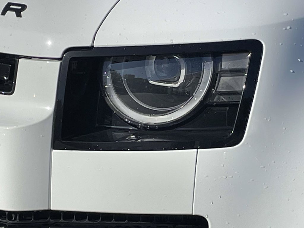 New 2026 Land Rover Defender 110 X-Dynamic SE AWD/4WD image 7