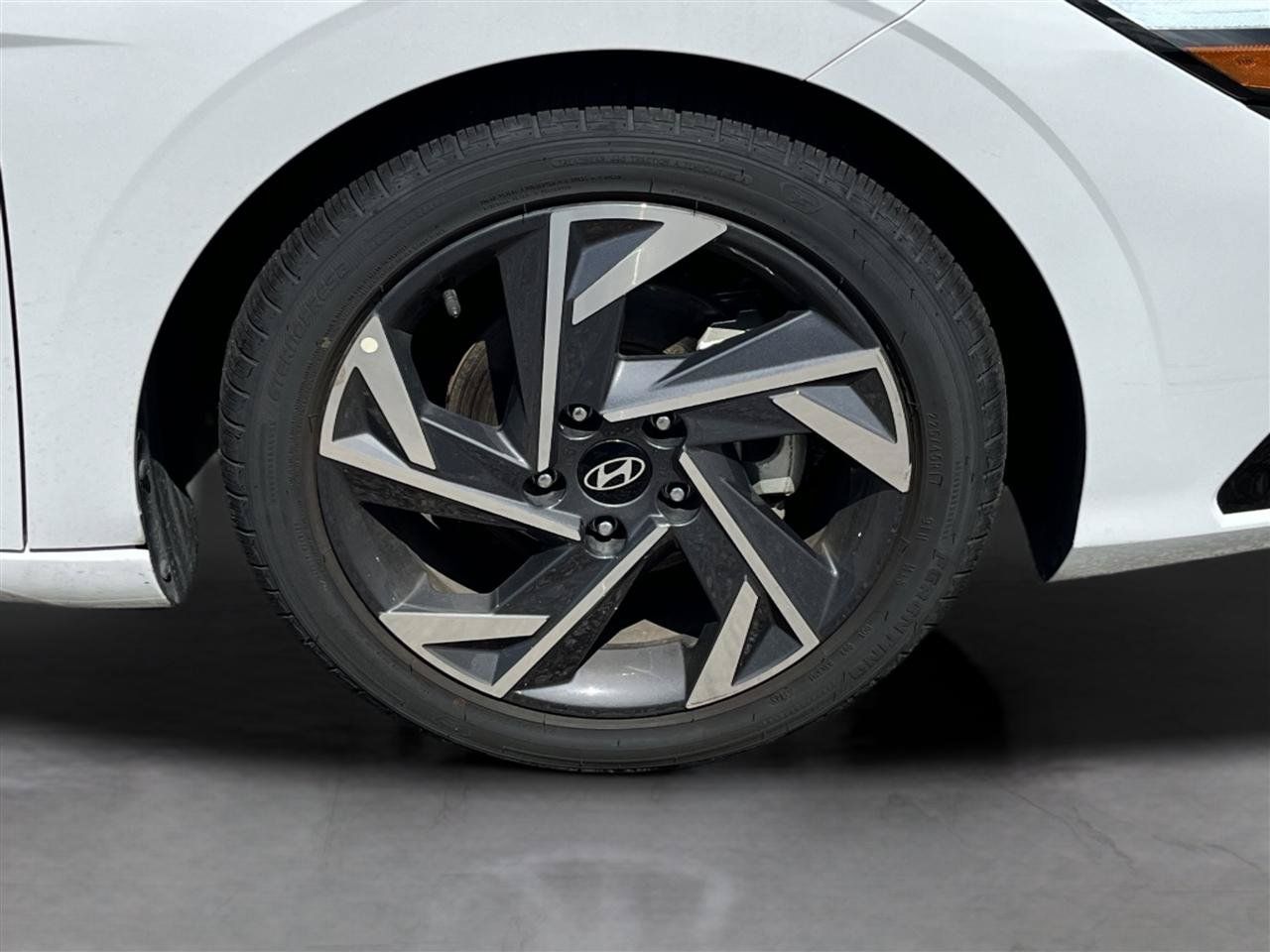 Used 2025 Hyundai Elantra SEL FWD image 6