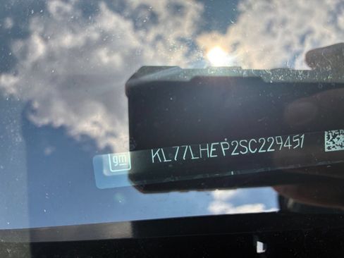 Used 2025 Chevrolet Trax LT FWD image 27