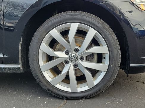 Used 2018 Volkswagen Golf SEL image 5