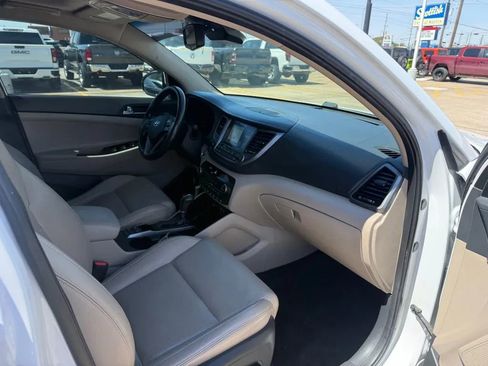 Used 2017 Hyundai Tucson Limited w/ Limited Ultimate Package 03 FWD image 5