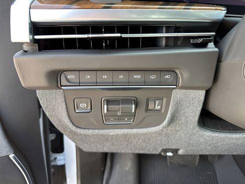 New 2026 Cadillac Escalade Platinum Sport w/ LPO, Floor Liner Package image 40