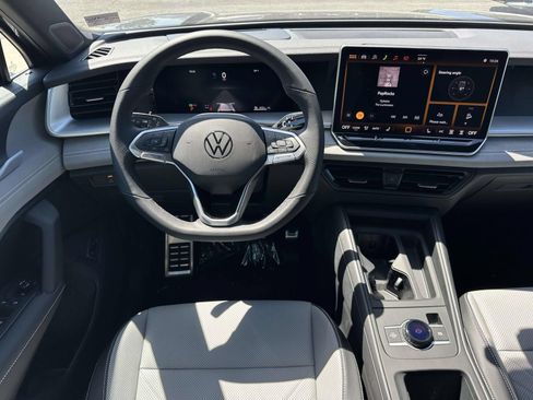 New 2026 Volkswagen Tiguan SE R-Line AWD/4WD image 9