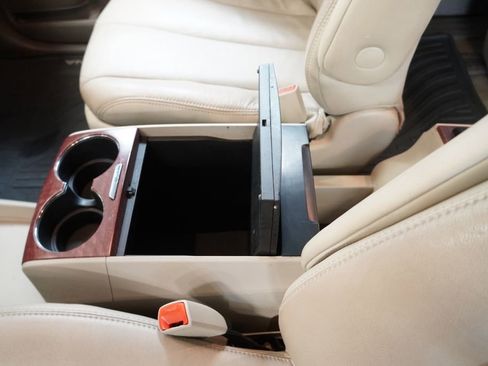 Used 2014 Toyota Sienna XLE w/ Entertainment Package image 23