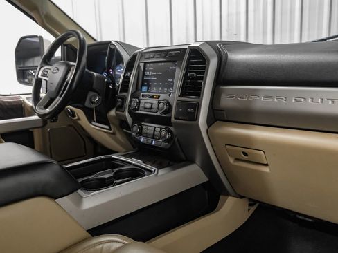 Used 2019 Ford F250 Lariat w/ Lariat Value Package image 12