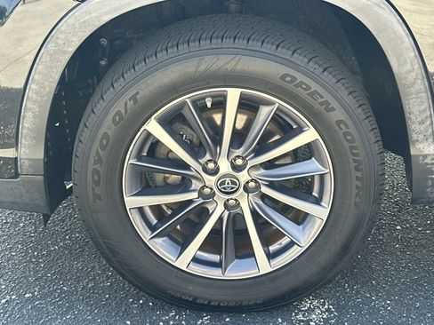 Used 2019 Toyota Highlander XLE FWD image 13