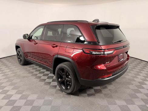 Used 2023 Jeep Grand Cherokee Altitude AWD/4WD image 3