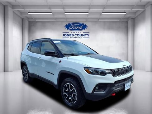 Used 2024 Jeep Compass Trailhawk image 1