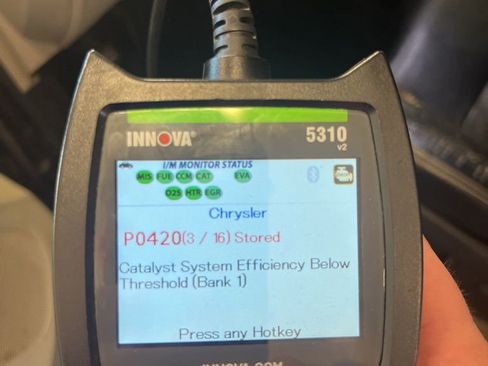 Used 2015 Chrysler Town & Country Touring image 17