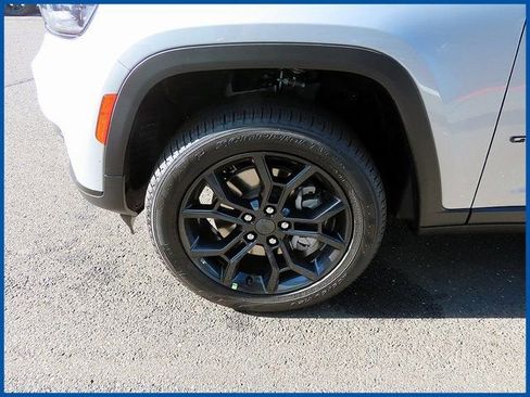 New 2025 Jeep Grand Cherokee L Limited image 4