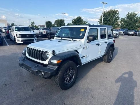 Used 2025 Jeep Wrangler Unlimited Sport AWD/4WD image 3