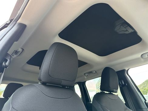 Used 2016 Jeep Renegade 75th Anniversary image 16