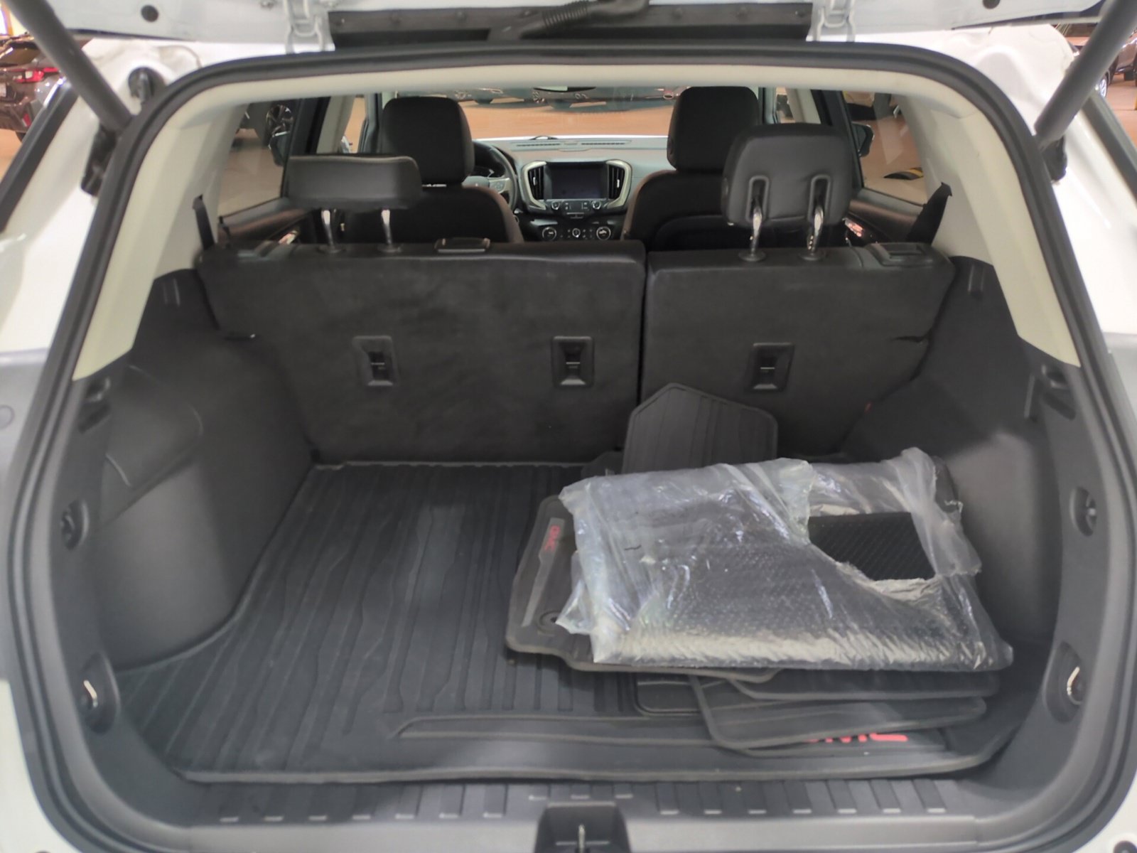 Used 2020 GMC Terrain Denali w/ Denali Premium Package AWD/4WD image 12