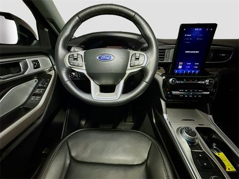 Certified 2023 Ford Explorer Limited w/ Limited Technology Package image 25