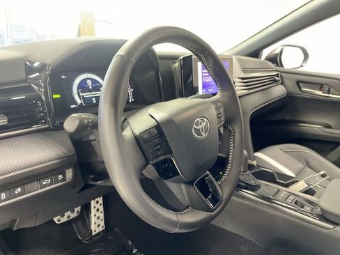 Used 2025 Toyota Camry SE image 14