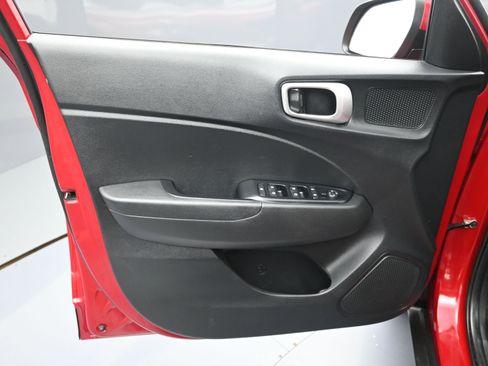 Used 2021 Hyundai Venue SE image 15