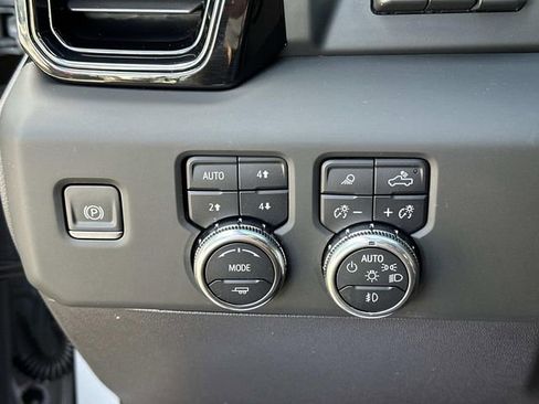 Used 2024 GMC Sierra 1500 AT4 w/ Technology Package AWD/4WD image 27