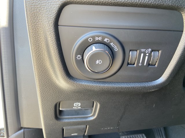 Used 2023 Jeep Grand Cherokee Limited AWD/4WD image 5