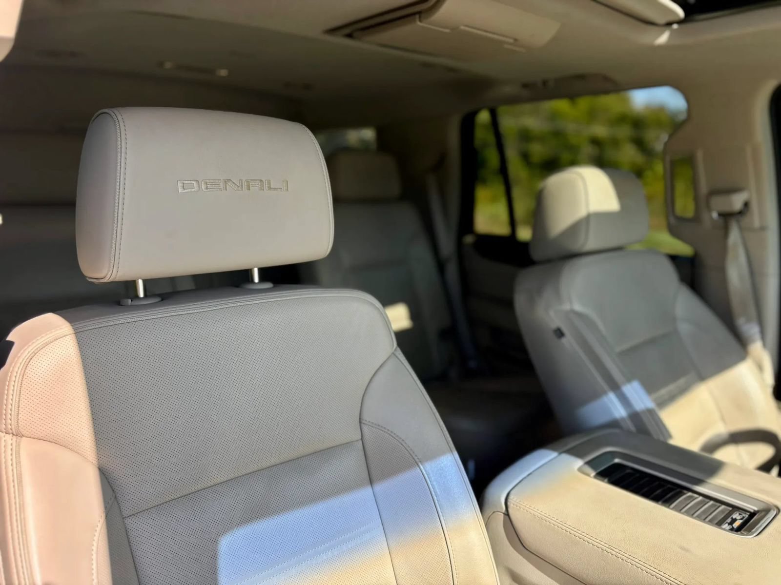 Used 2017 GMC Yukon Denali w/ Open Road Package AWD/4WD image 22