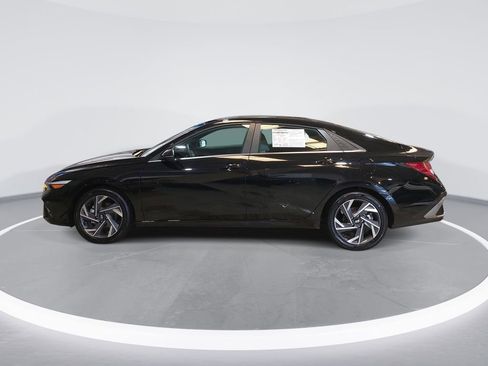 Used 2025 Hyundai Elantra Limited FWD image 8