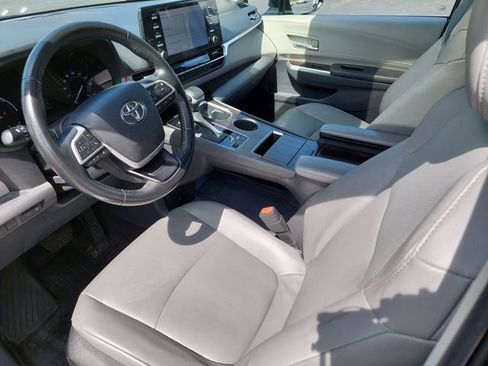 Used 2024 Toyota Sienna XLE w/ XLE Plus Package AWD/4WD image 9