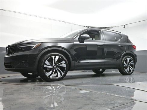 Used 2025 Volvo XC40 B5 Ultra image 36