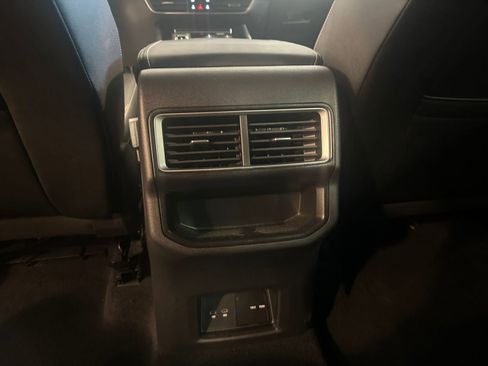 Used 2025 Volkswagen Atlas Cross Sport SE image 24