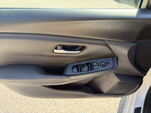 Used 2025 Nissan Sentra SV FWD image 19