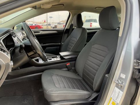Used 2020 Ford Fusion SE image 24