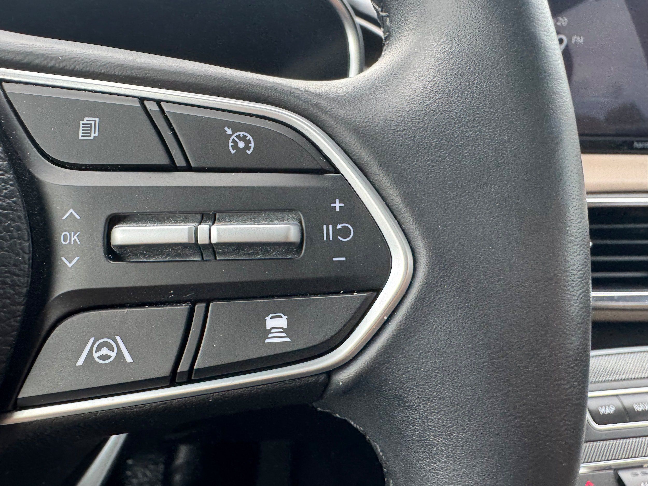 Used 2023 Hyundai Santa Fe Limited AWD/4WD image 17