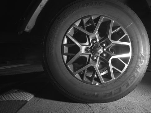 Used 2025 Jeep Wrangler Sahara image 14