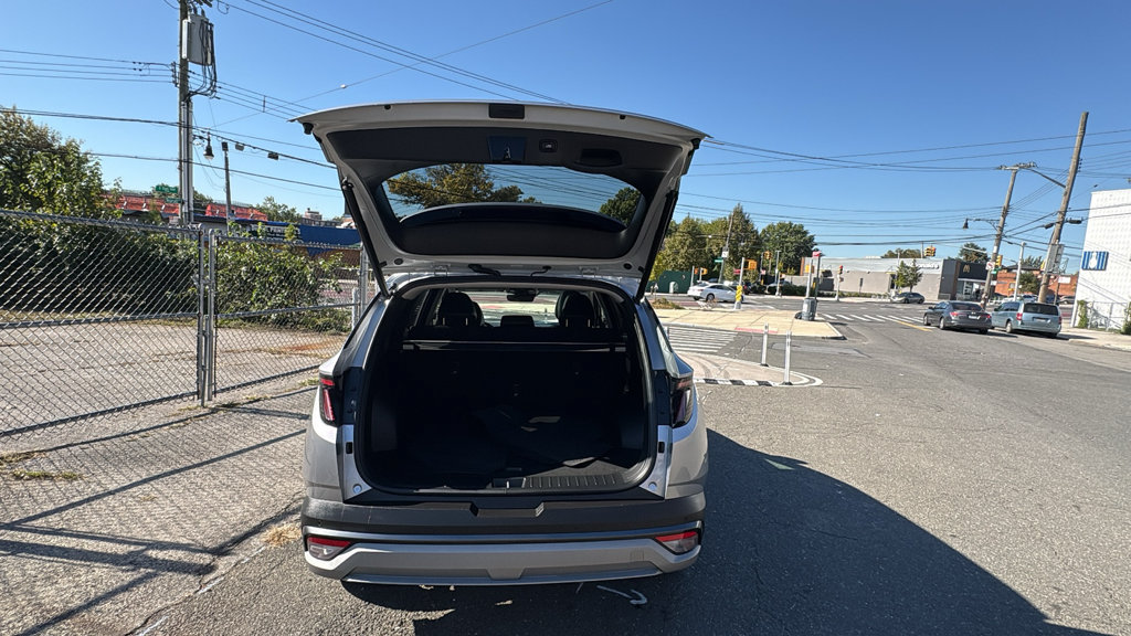 Used 2025 Hyundai Tucson Limited AWD/4WD image 32