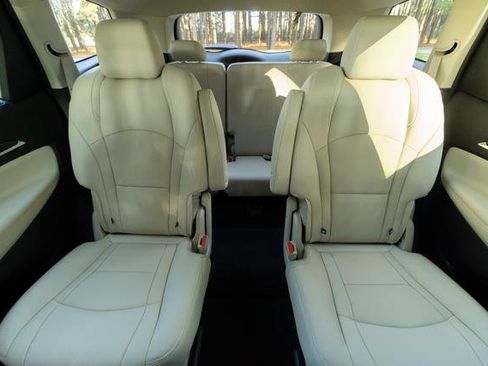 Used 2024 Buick Enclave Essence w/ Sport Touring Edition image 28