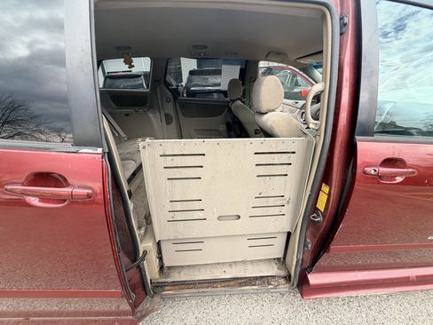 Used 2008 Toyota Sienna LE image 31