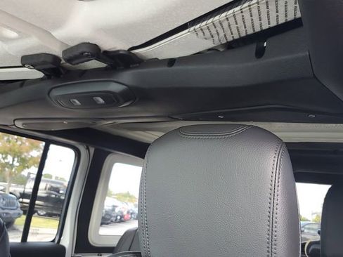 New 2025 Jeep Wrangler Sahara AWD/4WD image 20