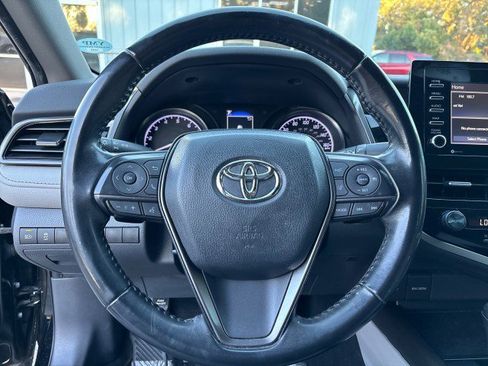 Used 2021 Toyota Camry SE w/ Convenience Package image 14