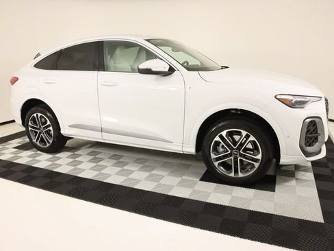 Certified 2025 Audi Q5 Premium Plus w/ Premium Plus AWD/4WD image 6