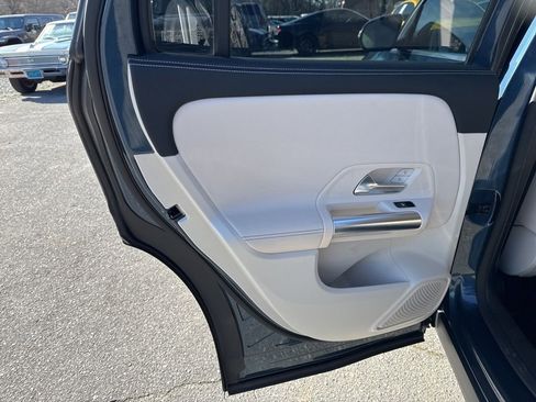 Used 2022 Mercedes-Benz GLA 250 4MATIC w/ Premium Package Lite image 27