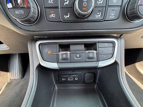 Used 2024 GMC Terrain SLT AWD/4WD image 31