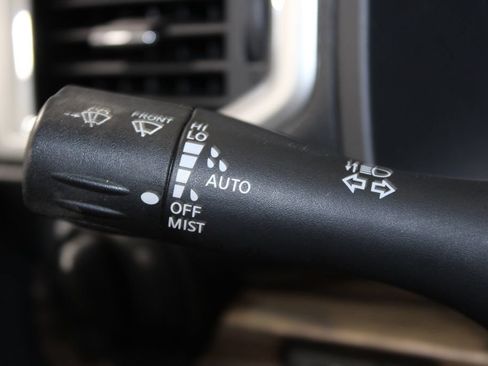 Used 2017 Nissan Titan SL RWD image 38