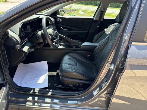 Certified 2023 Hyundai Elantra Limited FWD image 11