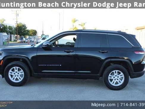Used 2023 Jeep Grand Cherokee Laredo image 7