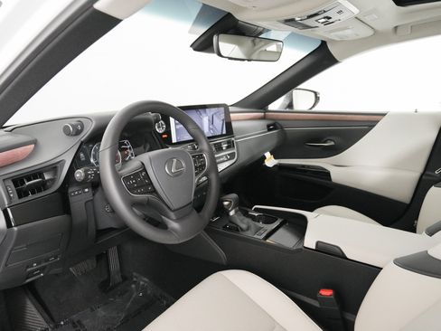 New 2025 Lexus ES 350 w/ Premium Package image 9