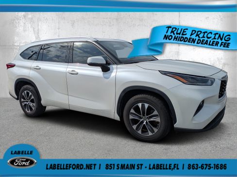 Used 2021 Toyota Highlander XLE FWD image 1